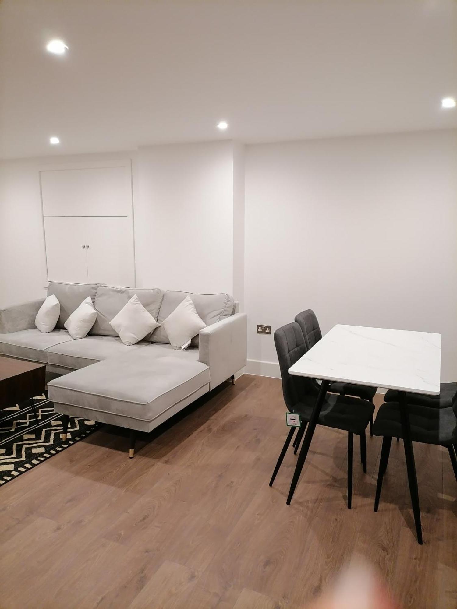 Stunning Rooms By Nine Elms Station London Bilik gambar